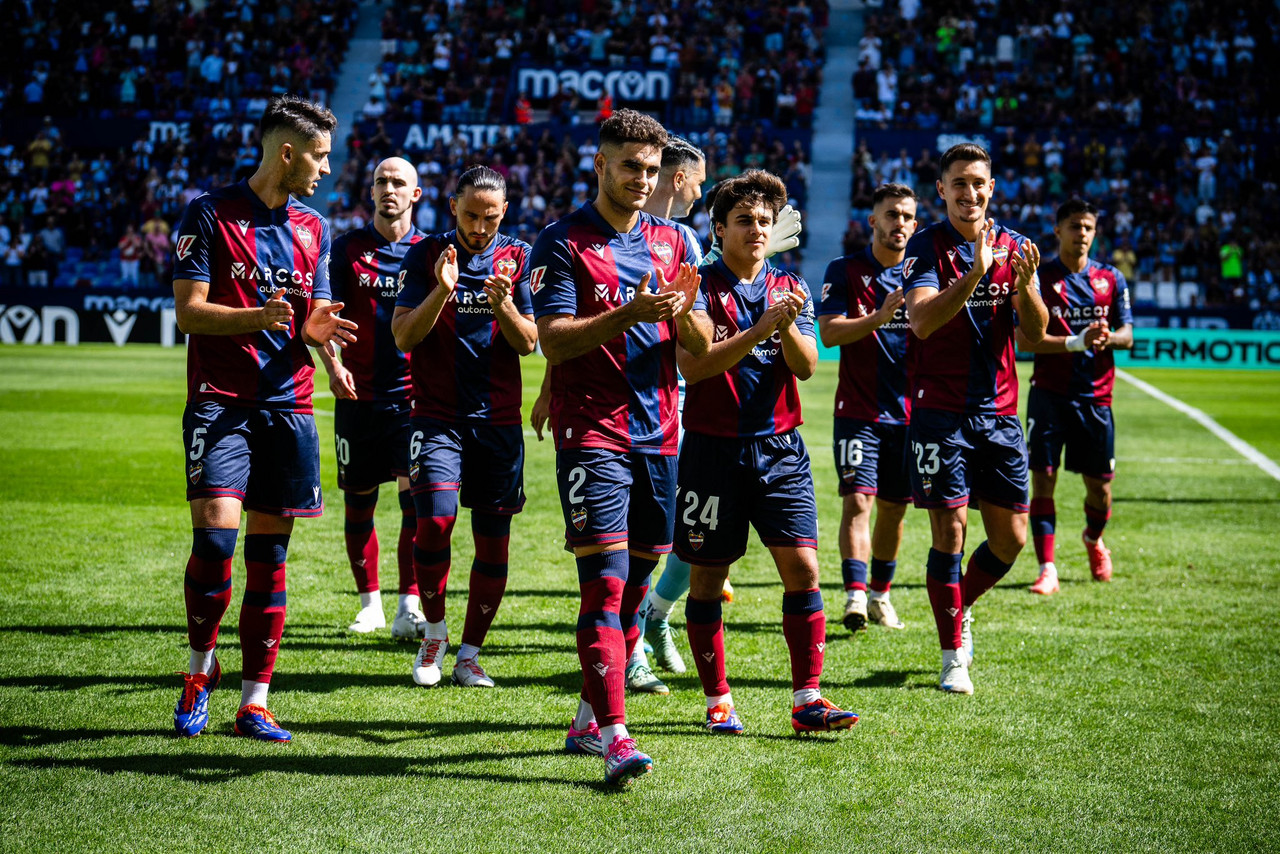 Real Oviedo vs. Levante: la lucha por el ascenso